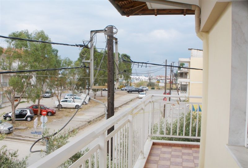 Grcka apartmani letovanje, Nea Mudania Halkidiki, Vila Irini, terasa ka ulici